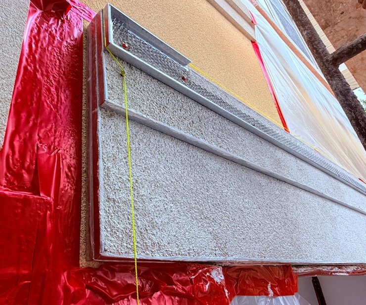 The final band is set with a string line.