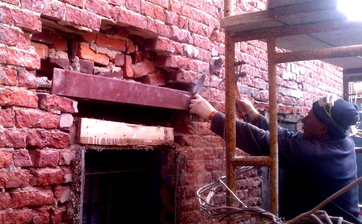 fixed the windows with rotted lintels by using a angle iron.