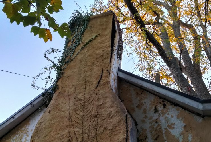 You can see the stucco popping off here.