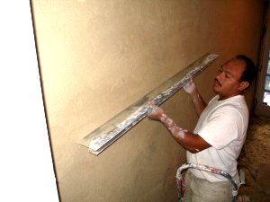 Rodding off brown mortar.