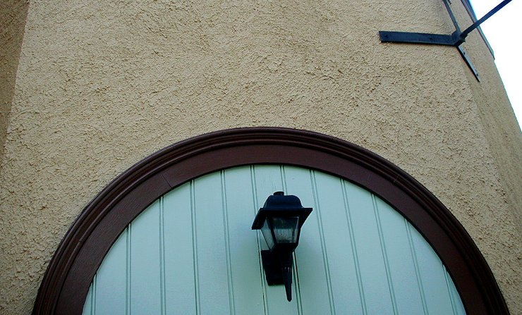 Dash on stucco was done with a brush or
a wisk broom