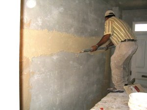 Setting a screed for inside plaster.